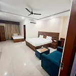 Hotel Zeke Avenue