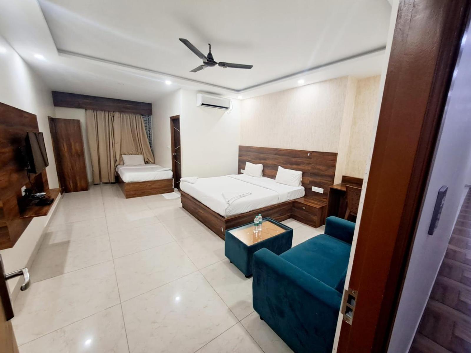 Hotel Zeke Avenue 2*
